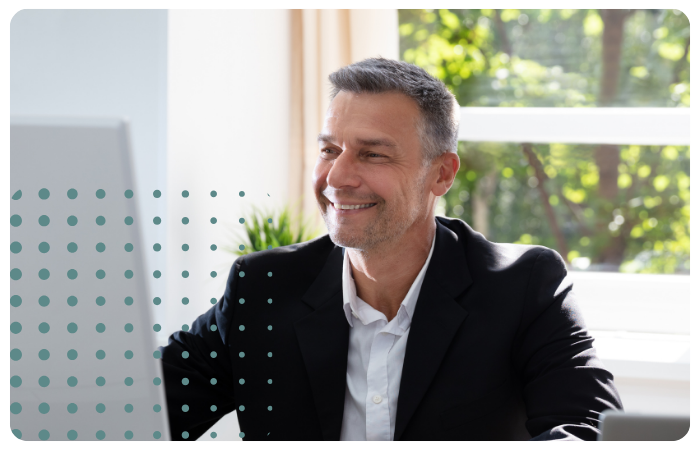 Man working at computer_(700x450)